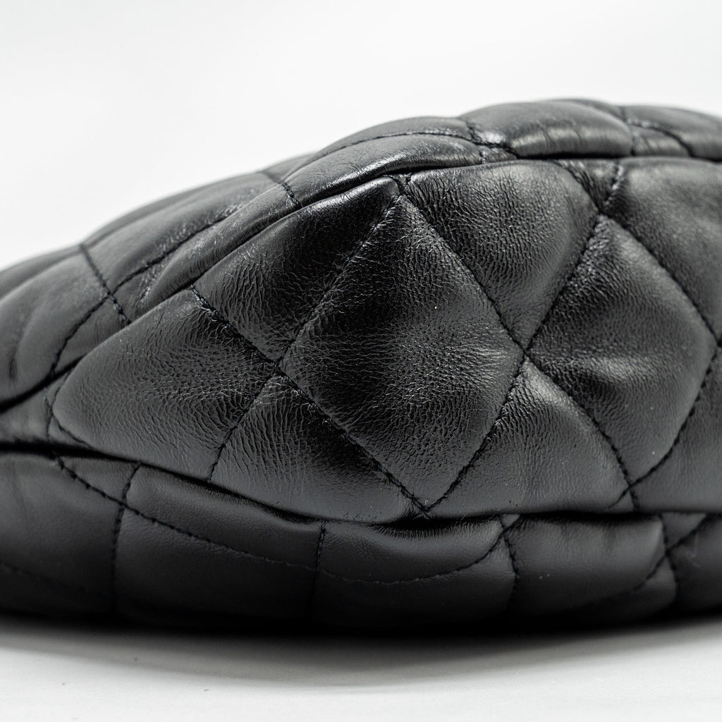 chanel-22k-hobo-shoulder-bag-lambskin-black-ghw-microchip-1