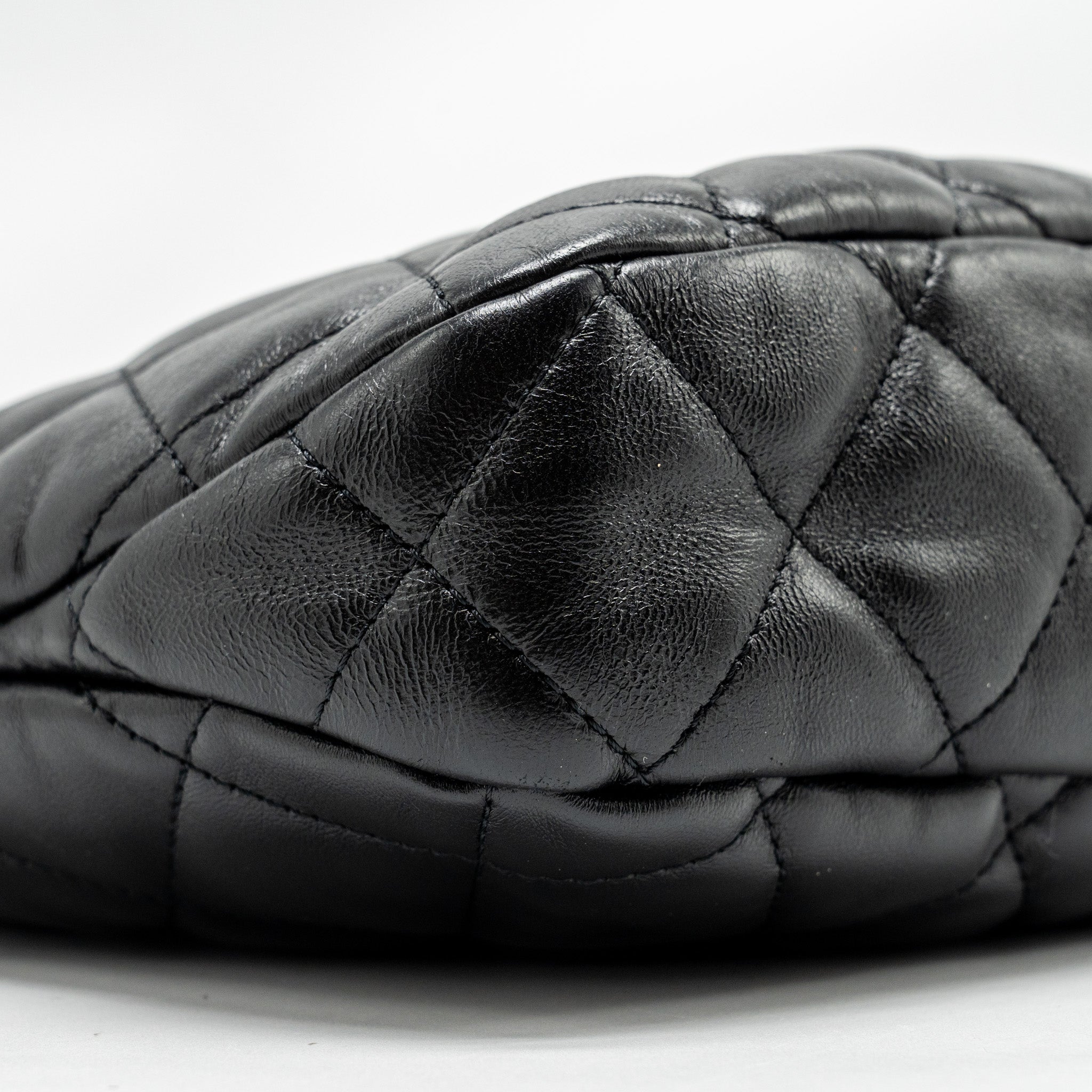 chanel-22k-hobo-shoulder-bag-lambskin-black-ghw-microchip-1