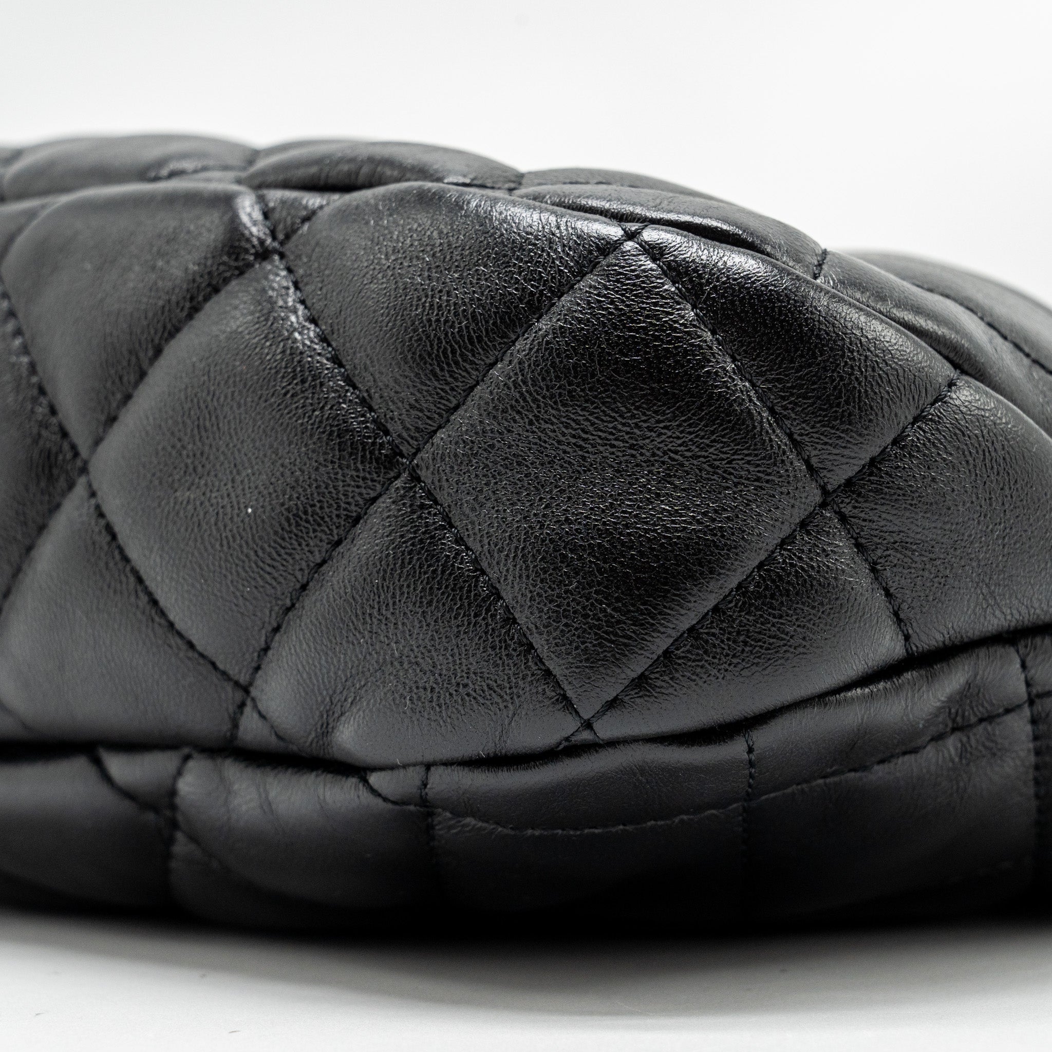 chanel-22k-hobo-shoulder-bag-lambskin-black-ghw-microchip-1