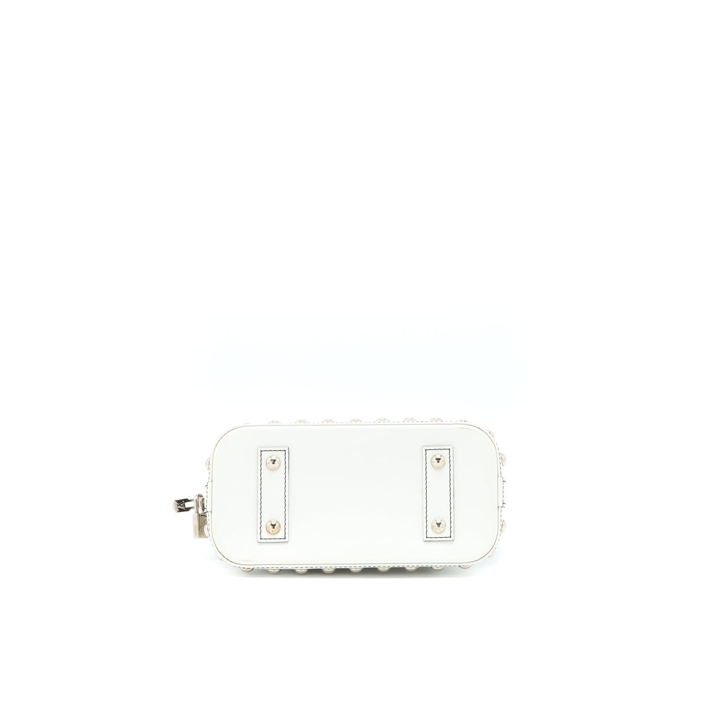louis-vuitton-alma-bb-en-cuir-occasion-epi-leather-white-black-with-shw