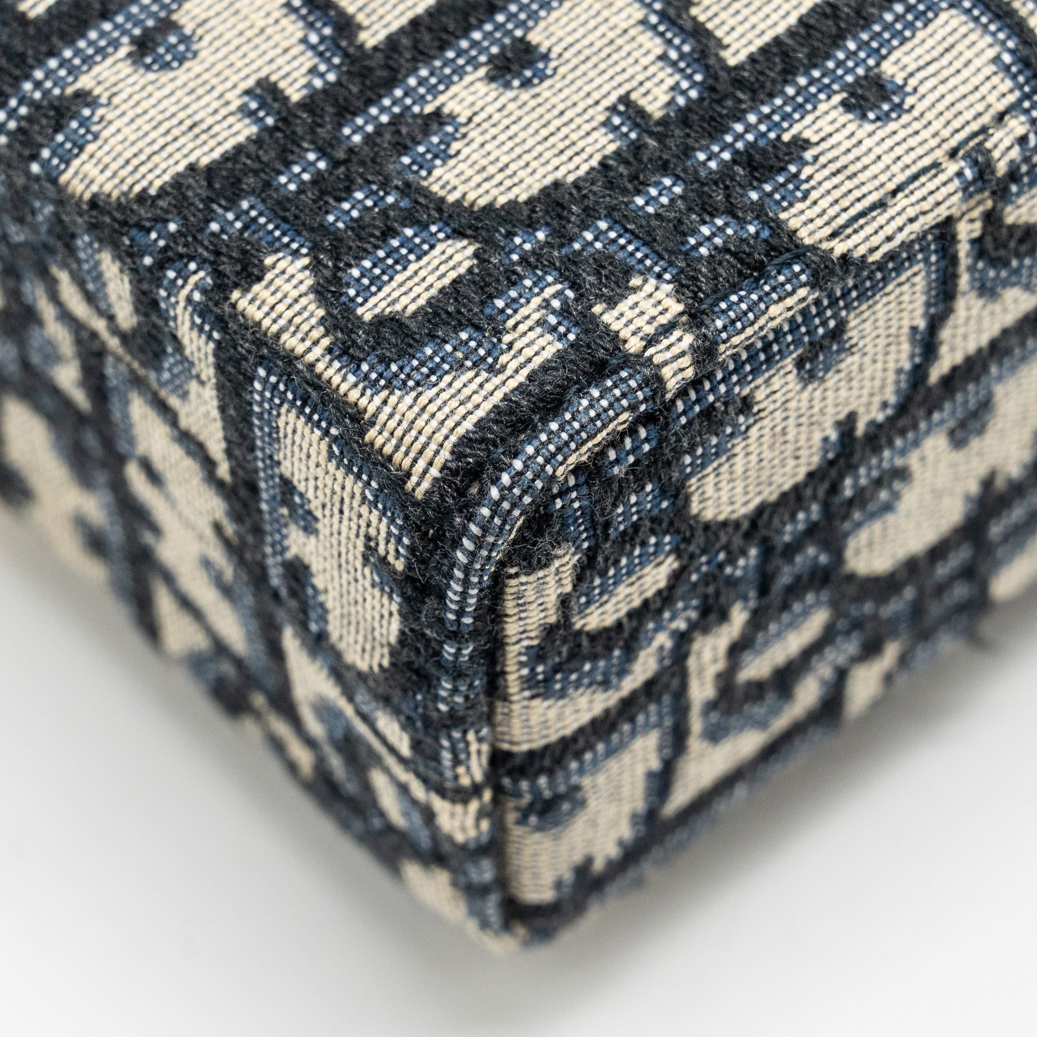 dior-30-montaigne-box-blue-oblique-jacquard-ghw-copy