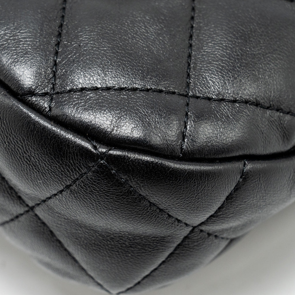chanel-22k-hobo-shoulder-bag-lambskin-black-ghw-microchip-1