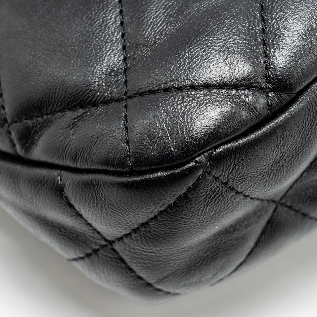 chanel-22k-hobo-shoulder-bag-lambskin-black-ghw-microchip-1
