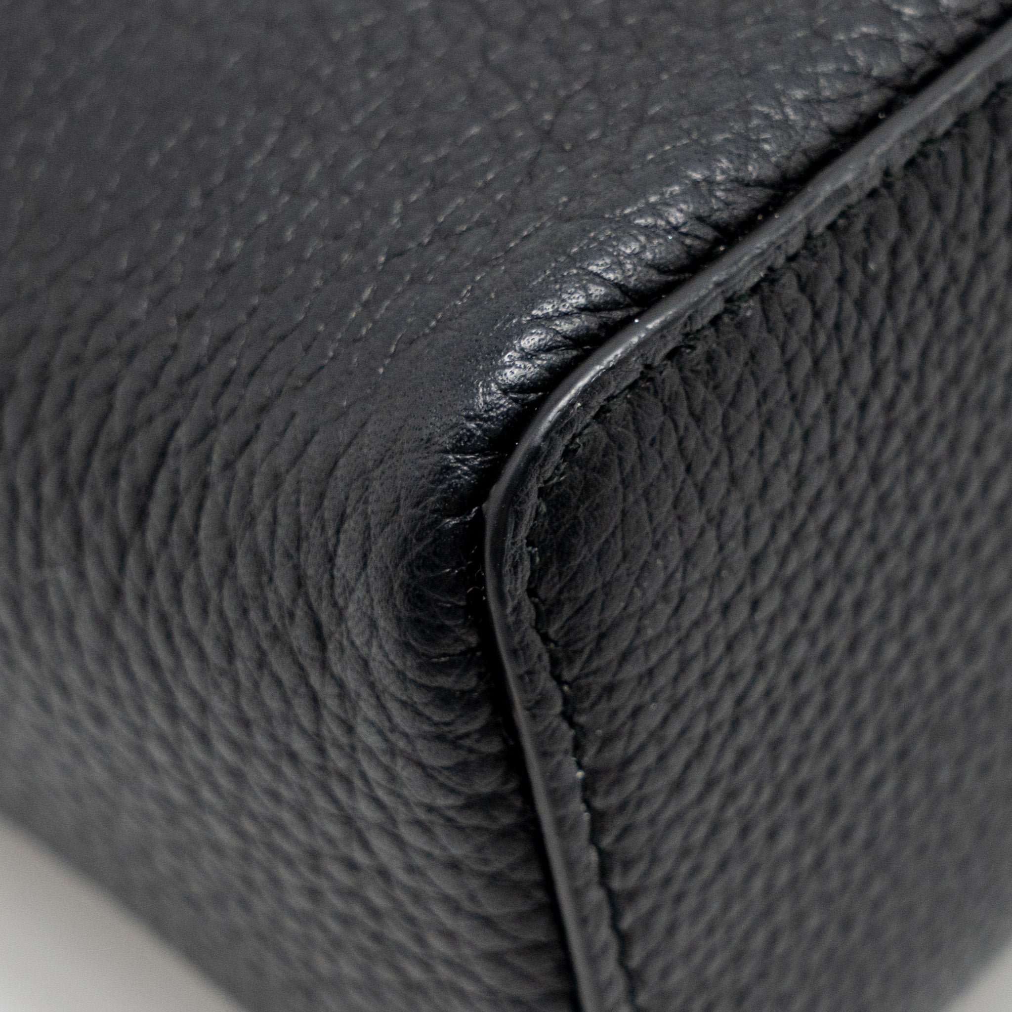 loro-piana-extra-pocket-l19-grained-calfskin-black-shw