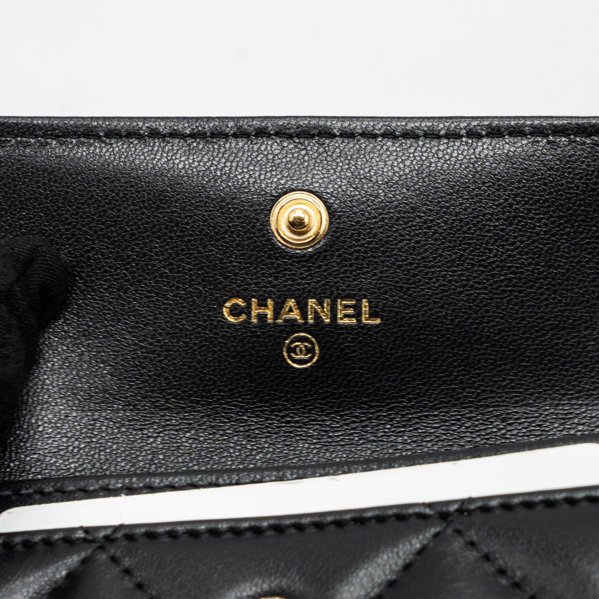chanel-19-flap-card-holder-lambskin-black-ghw-microchip