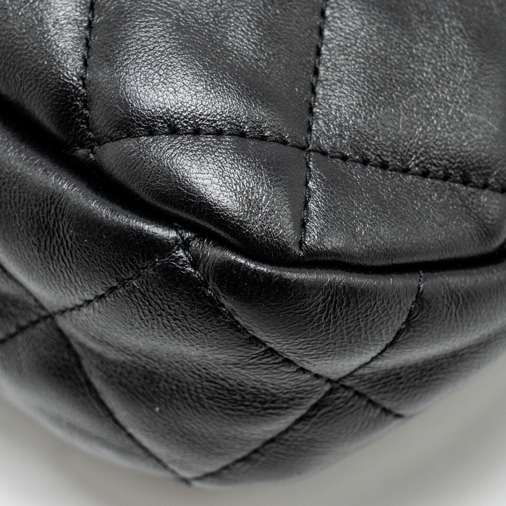chanel-22k-hobo-shoulder-bag-lambskin-black-ghw-microchip-1
