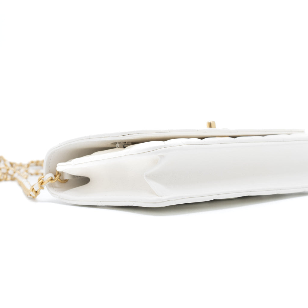chanel-pearl-crush-wallet-on-chain-lambskin-white-ghw-microchip-2