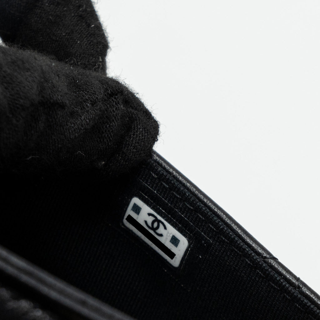 chanel-19-flap-card-holder-lambskin-black-ghw-microchip