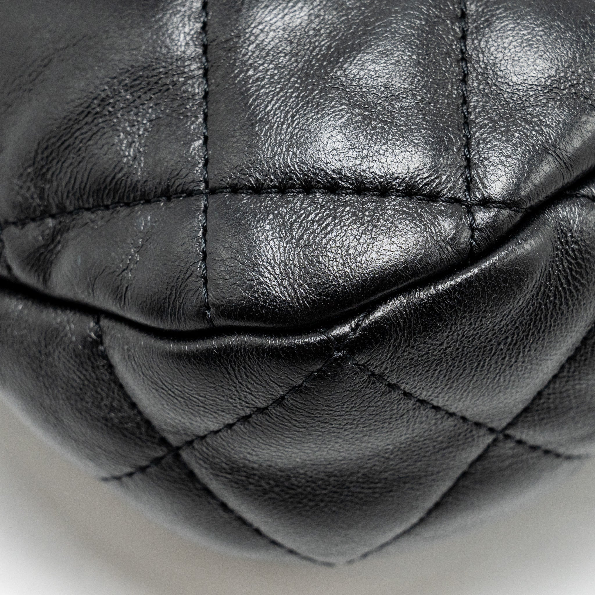 chanel-22k-hobo-shoulder-bag-lambskin-black-ghw-microchip-1