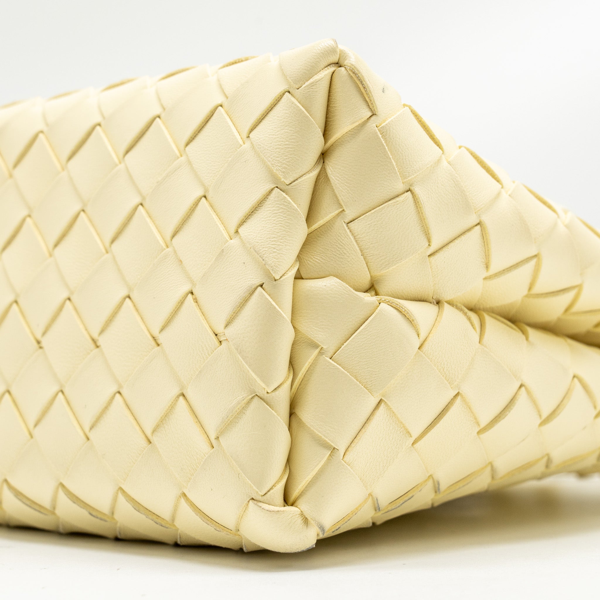 bottega-veneta-small-andiamo-bag-lambskin-light-yellow-ghw