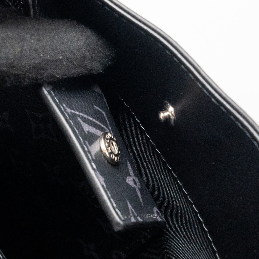 louis-vuitton-double-flat-messenger-monogram-eclipse-canvas-shw