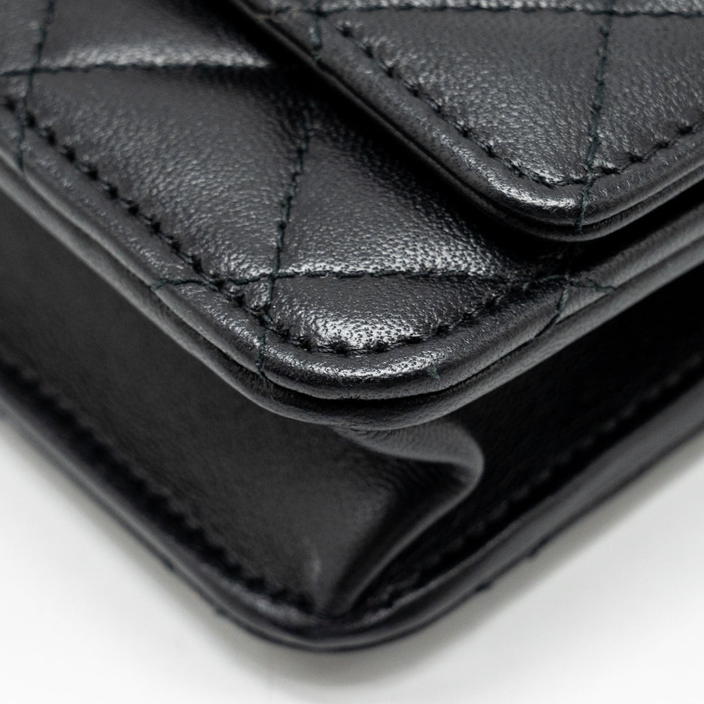 chanel-wallet-on-chain-with-pearl-chain-lambskin-black-lghwmicrochip