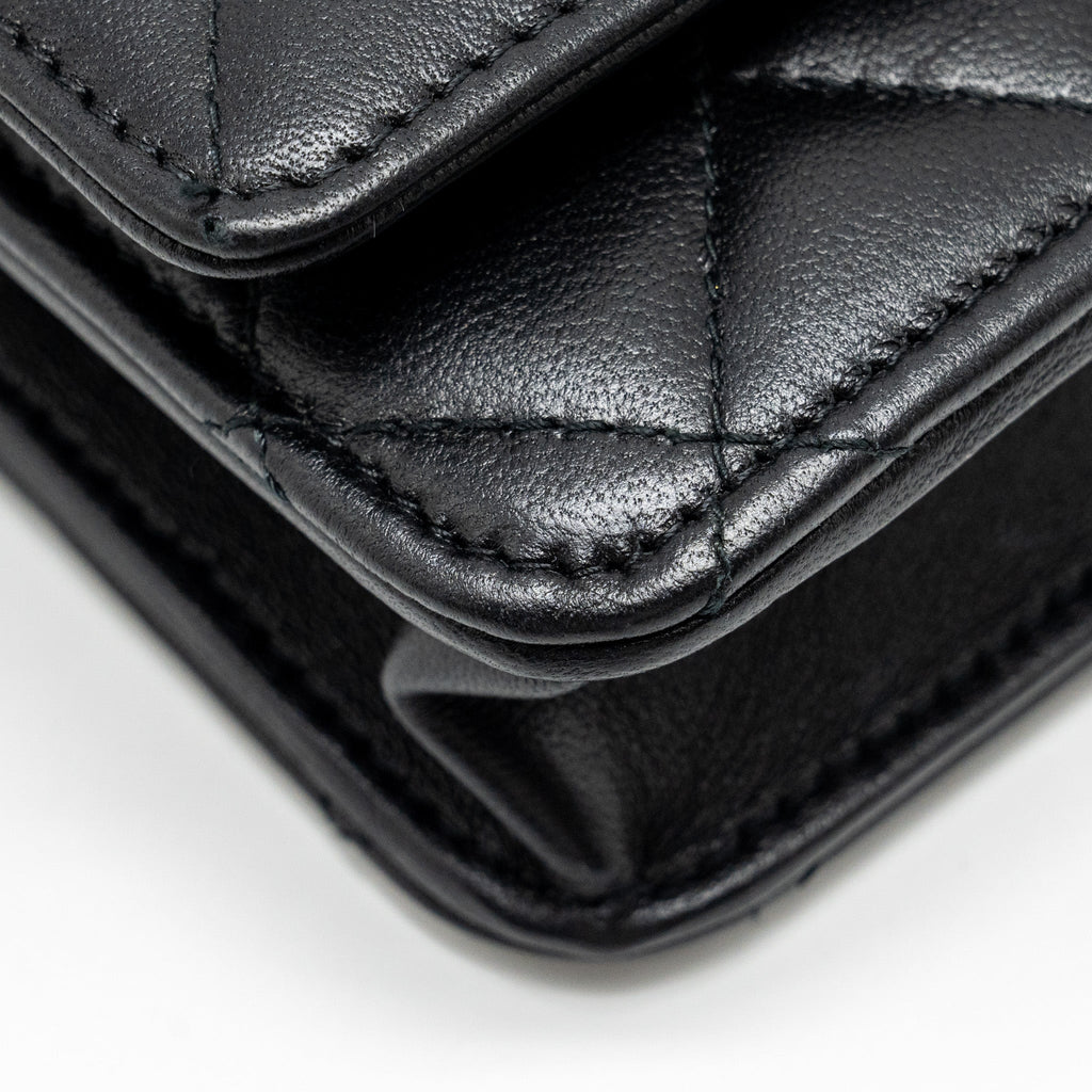 chanel-wallet-on-chain-with-pearl-chain-lambskin-black-lghwmicrochip
