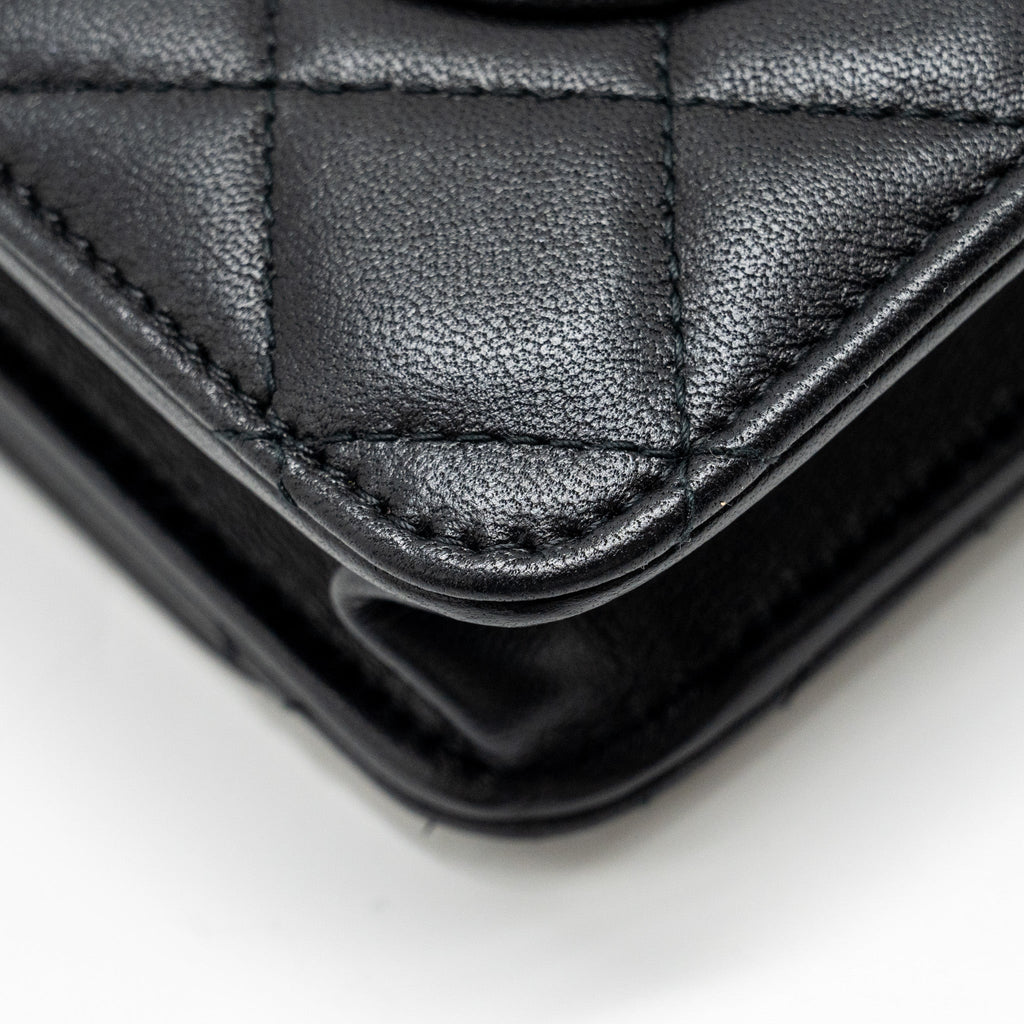 chanel-wallet-on-chain-with-pearl-chain-lambskin-black-lghwmicrochip