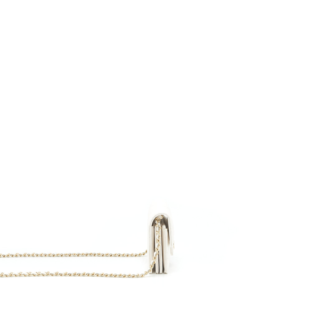 chanel-21b-card-holder-on-chain-caviar-white-lghw