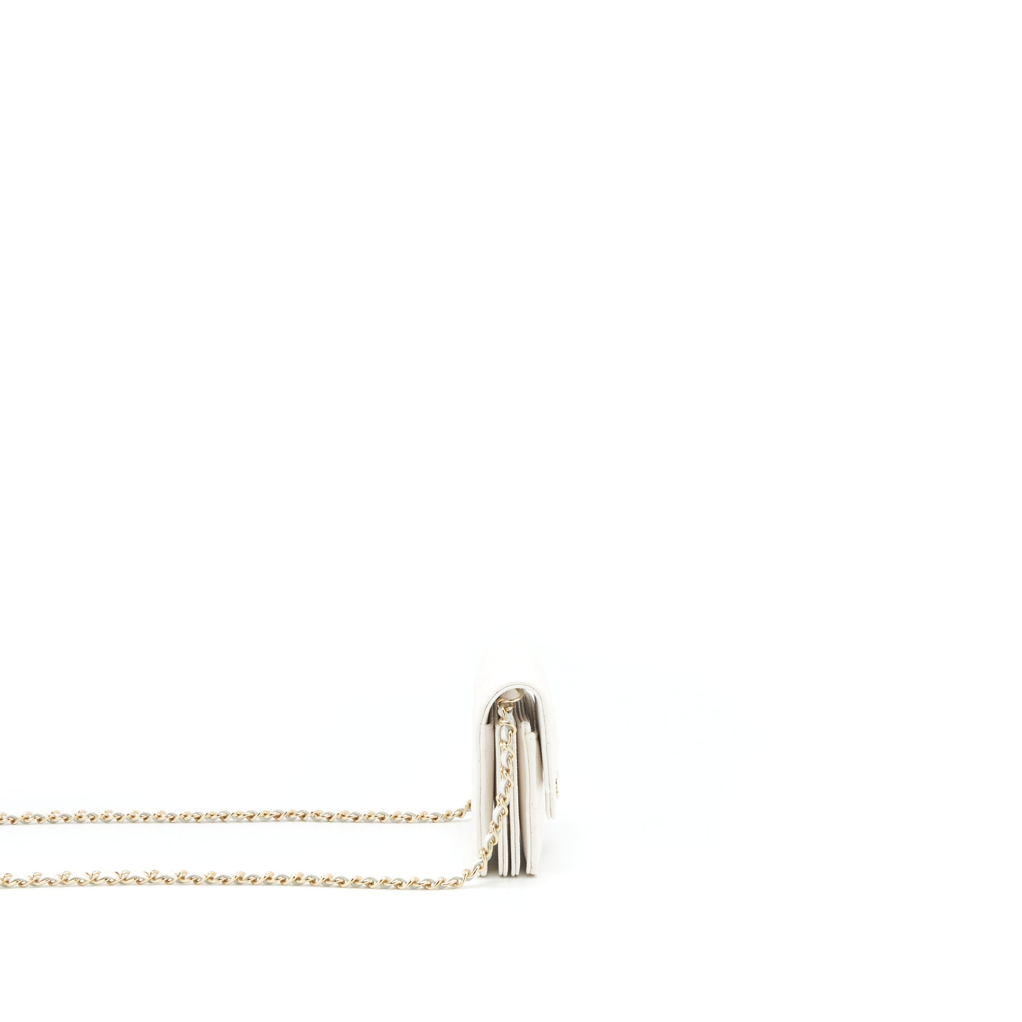 chanel-21b-card-holder-on-chain-caviar-white-lghw