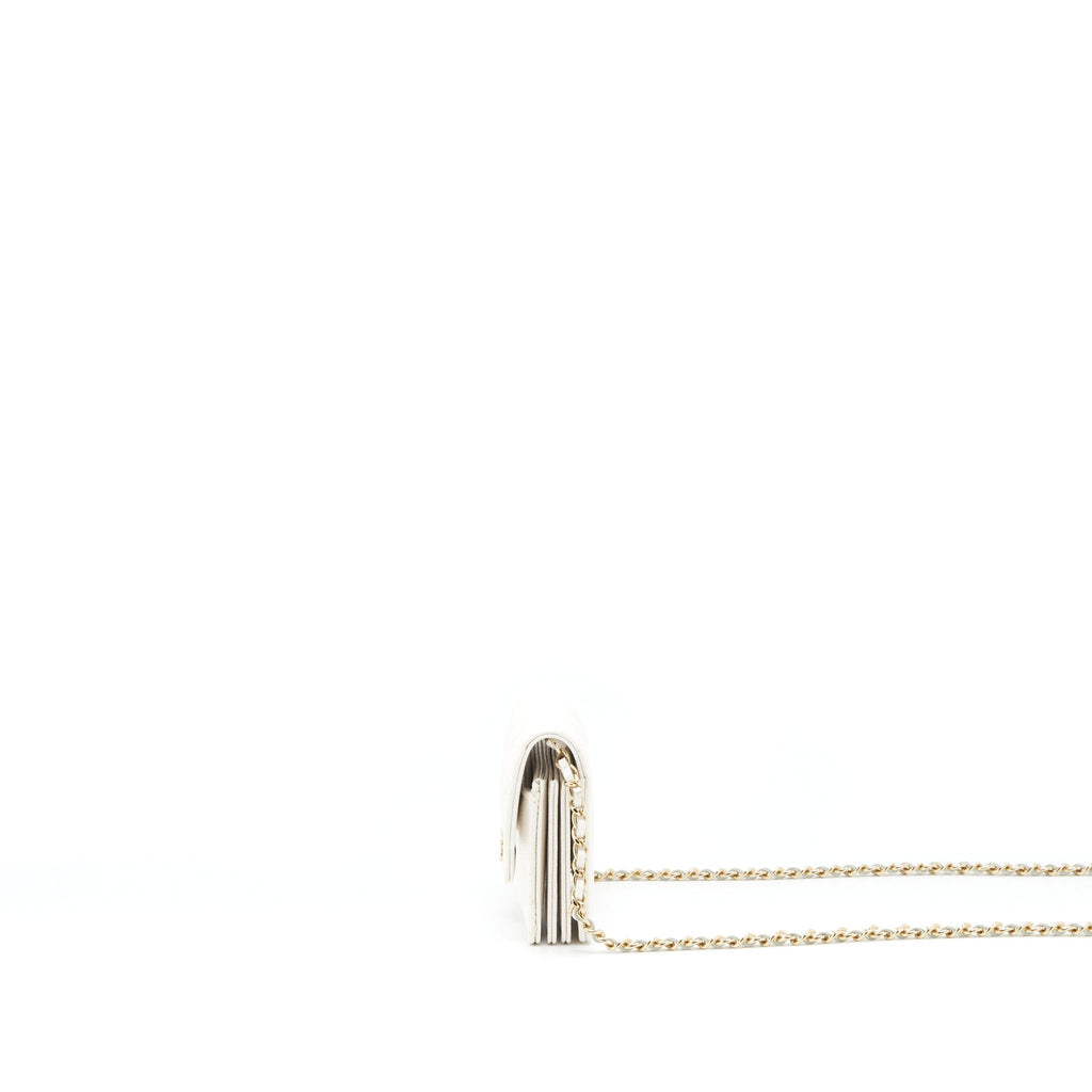 chanel-21b-card-holder-on-chain-caviar-white-lghw