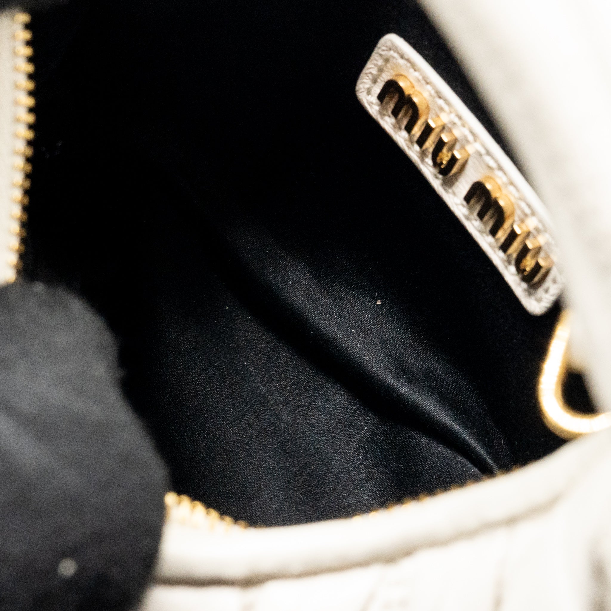 miu-miu-wander-matelasse-mini-hobo-bag-nappa-lambskin-white-ghw