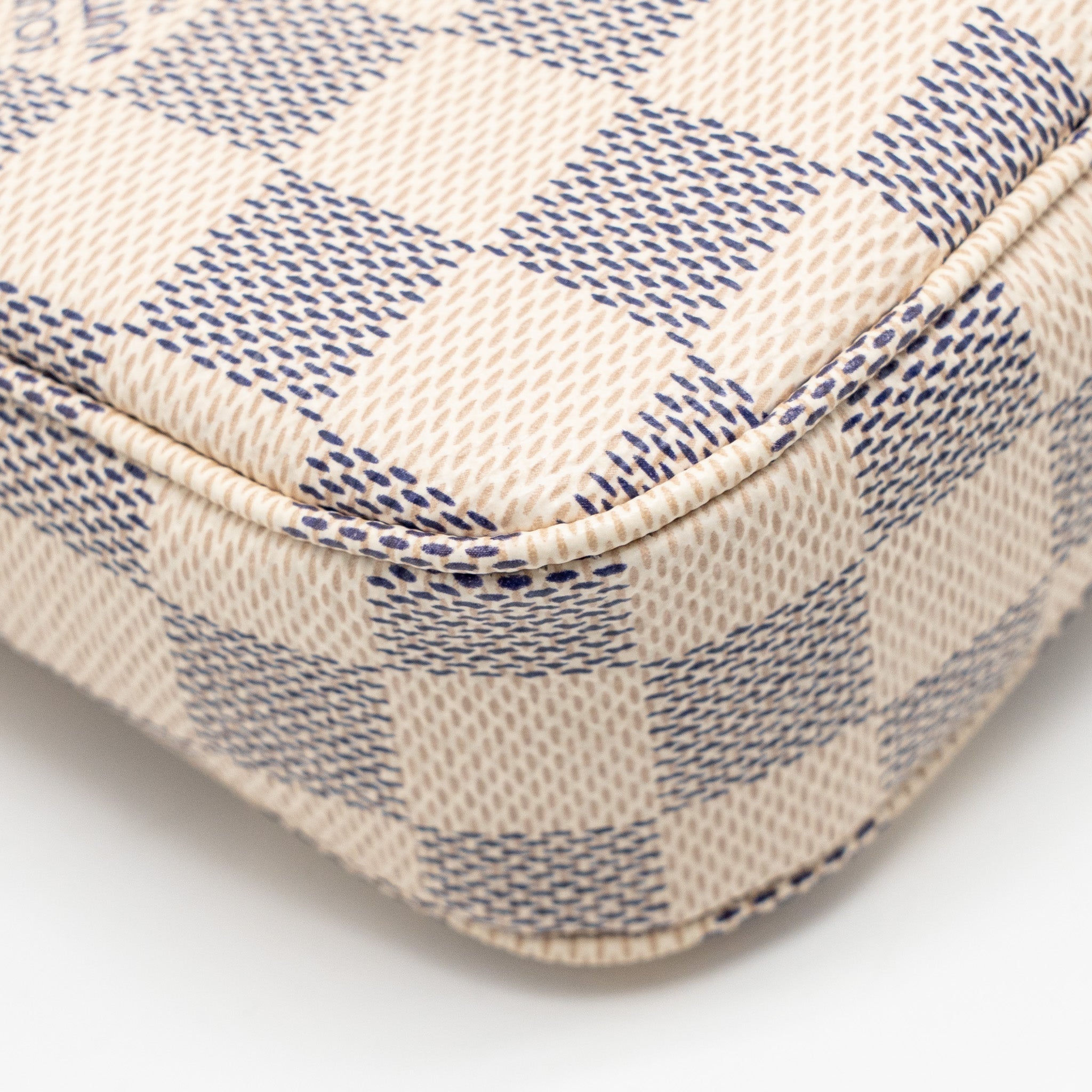 louis-vuitton-pochette-accessories-damier-azur-canvas-ghw