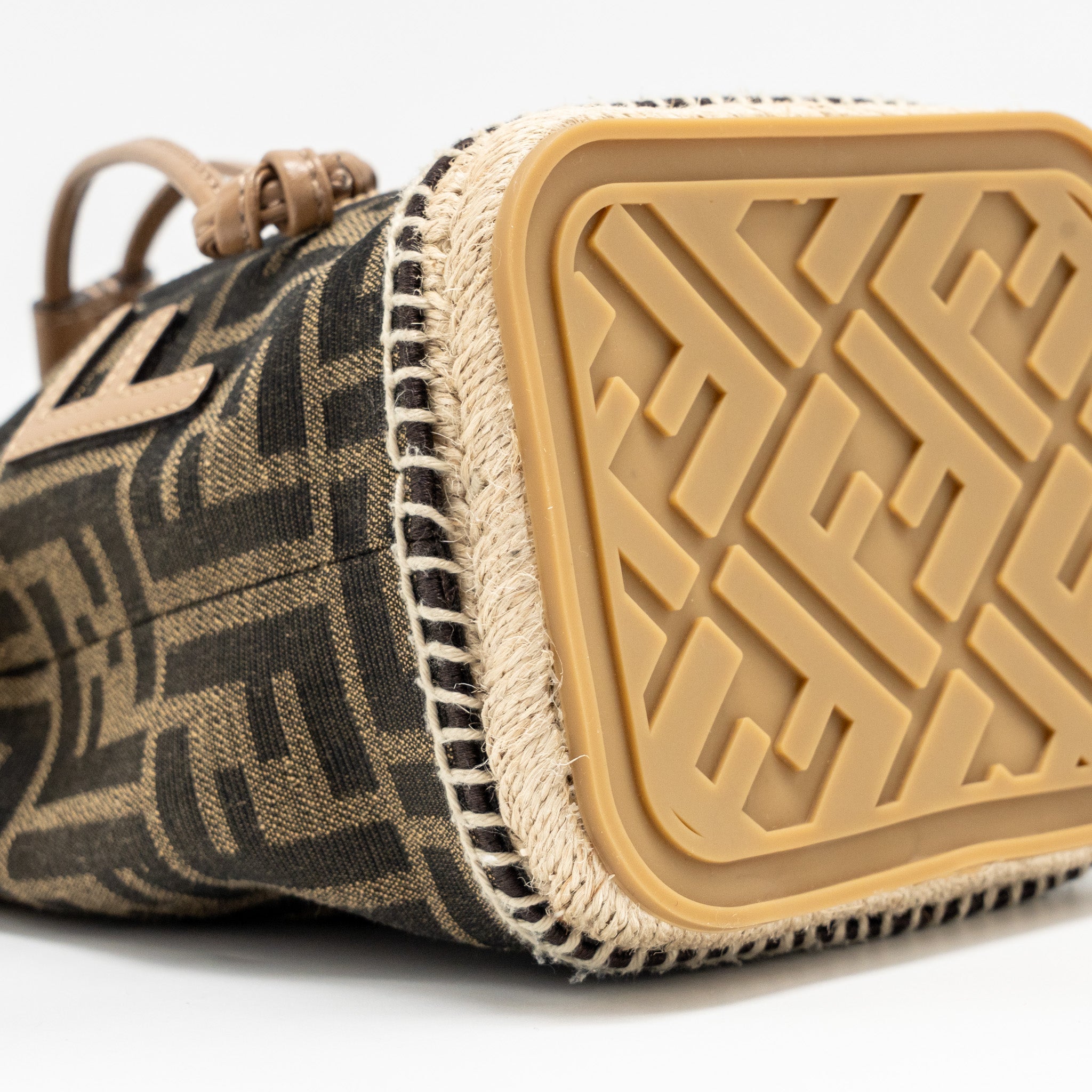 fendi-mini-mon-tresor-bucket-bag-ff-jacquard-raffia-fabric-calfskin-brown-ghw