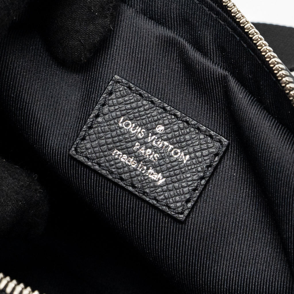 louis-vuitton-taiga-bum-bag-outdoor-leather-black-shw