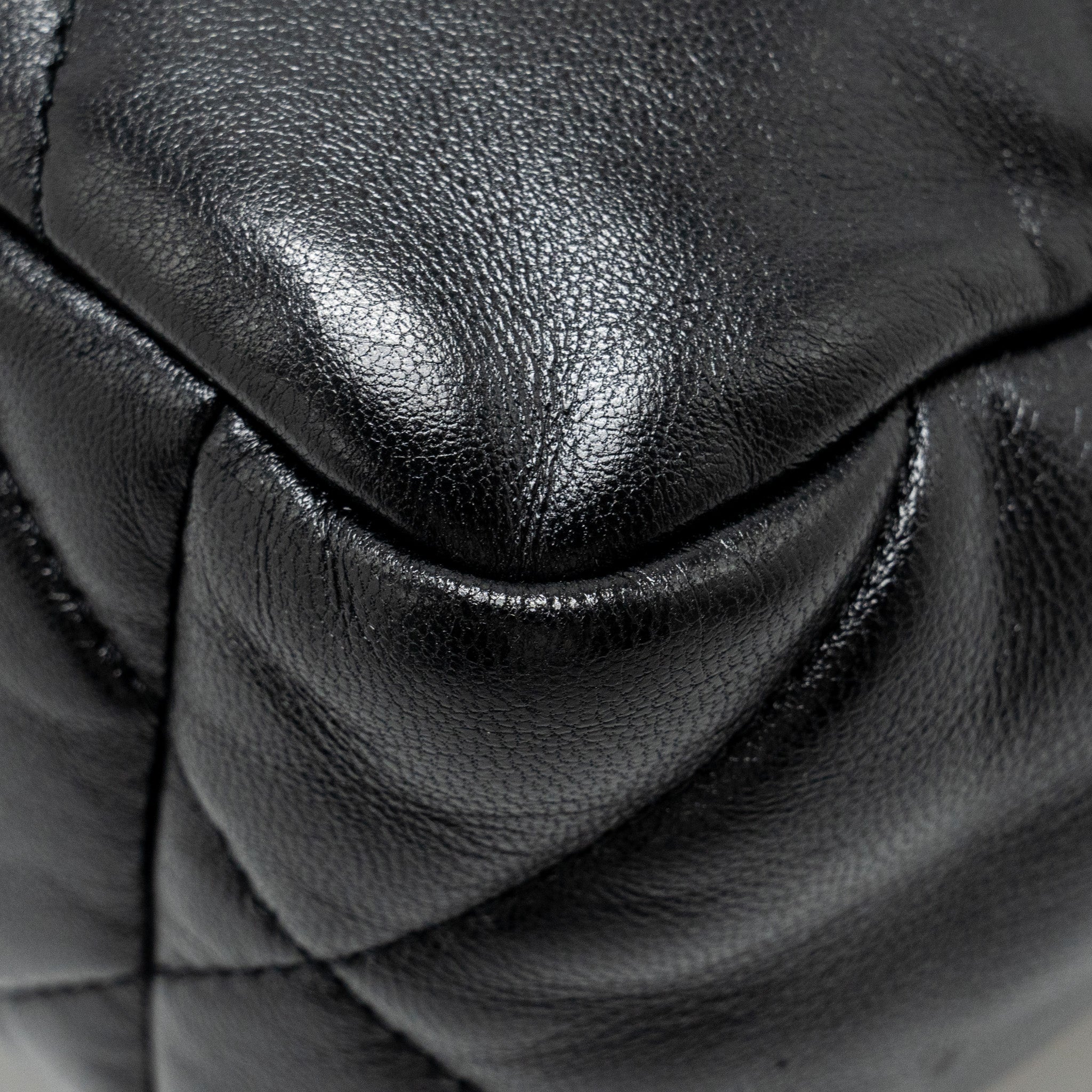 chanel-small-19-bag-lambskin-black-ghwmicrochip