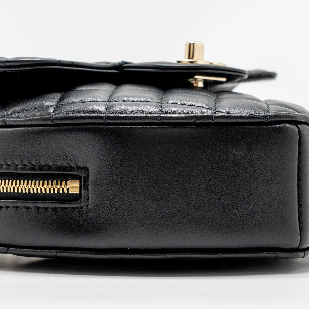 chanel-22s-heart-bag-lambskin-black-lghwmicrochip