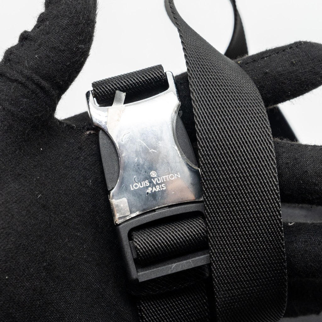 louis-vuitton-taiga-bum-bag-outdoor-leather-black-shw