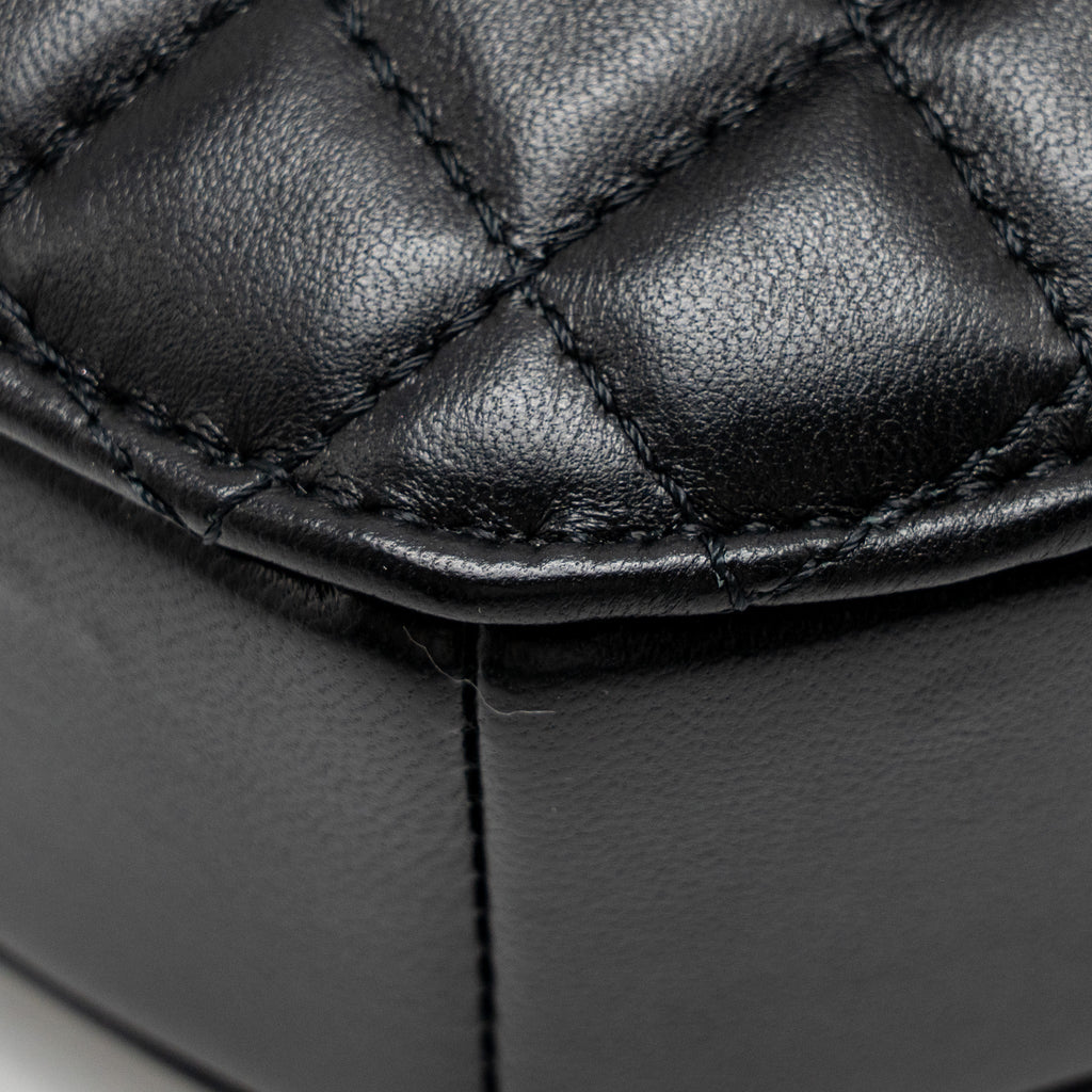 chanel-22s-heart-bag-lambskin-black-lghwmicrochip