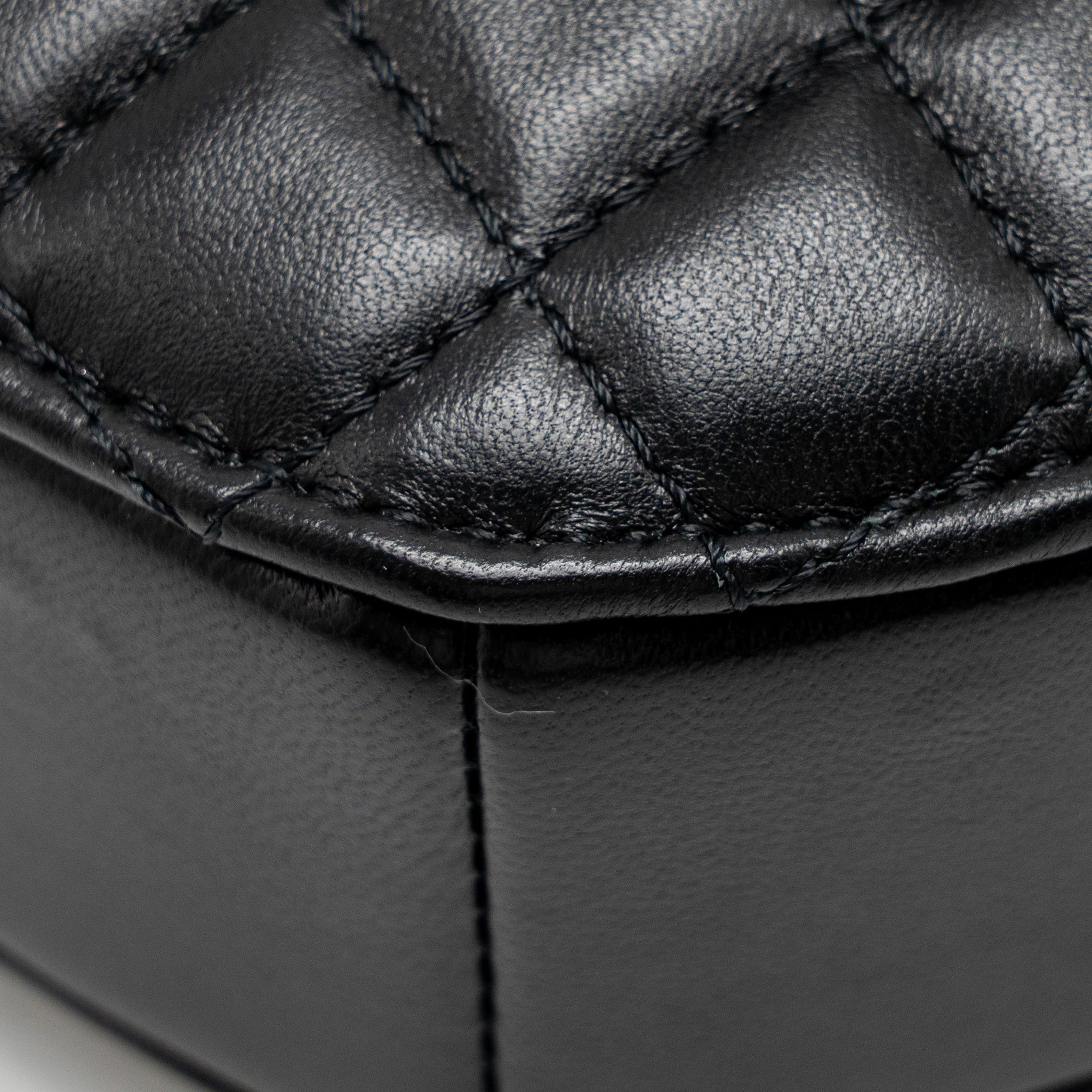 chanel-22s-heart-bag-lambskin-black-lghwmicrochip
