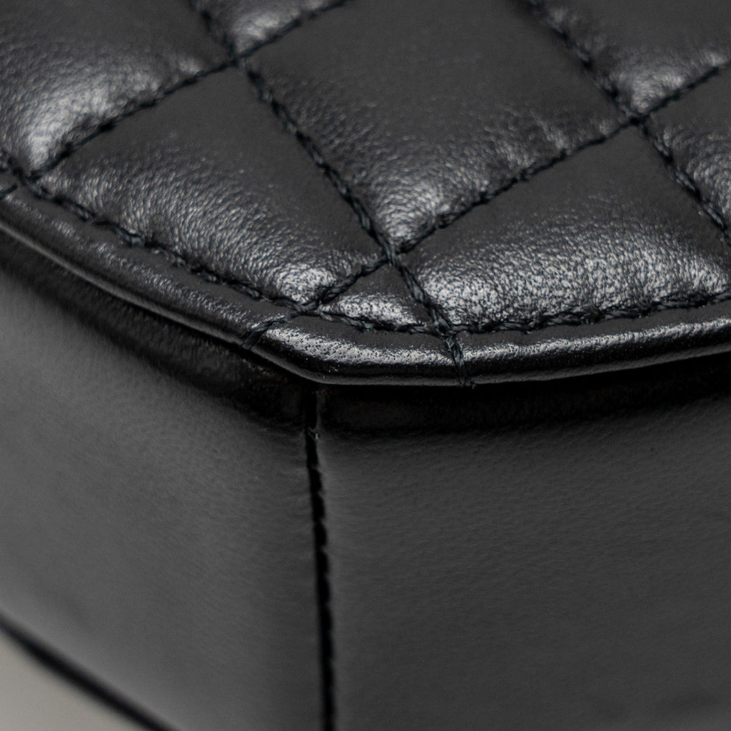 chanel-22s-heart-bag-lambskin-black-lghwmicrochip