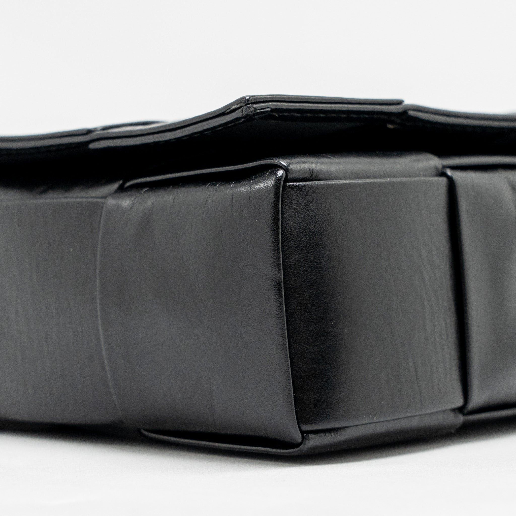 bottega-veneta-cassette-messenger-bag-calfskin-black-shw
