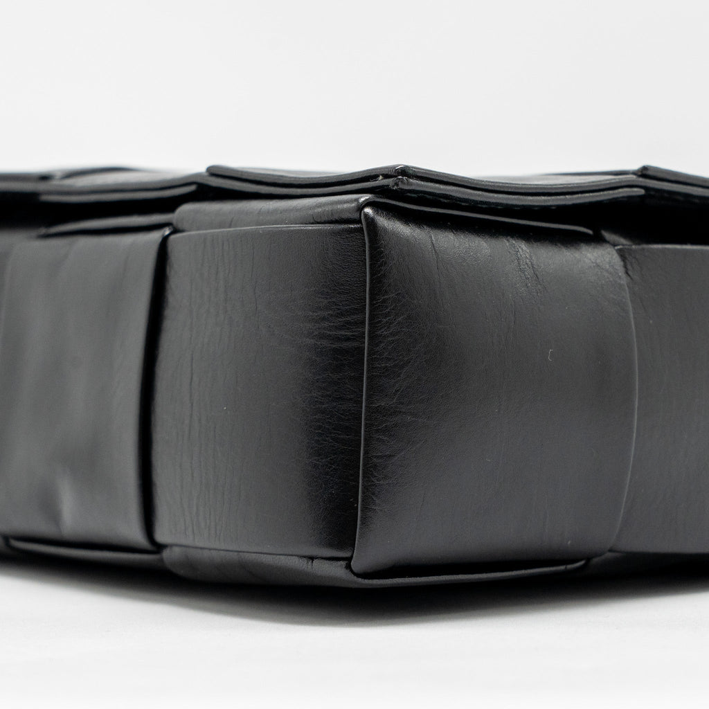 bottega-veneta-cassette-messenger-bag-calfskin-black-shw