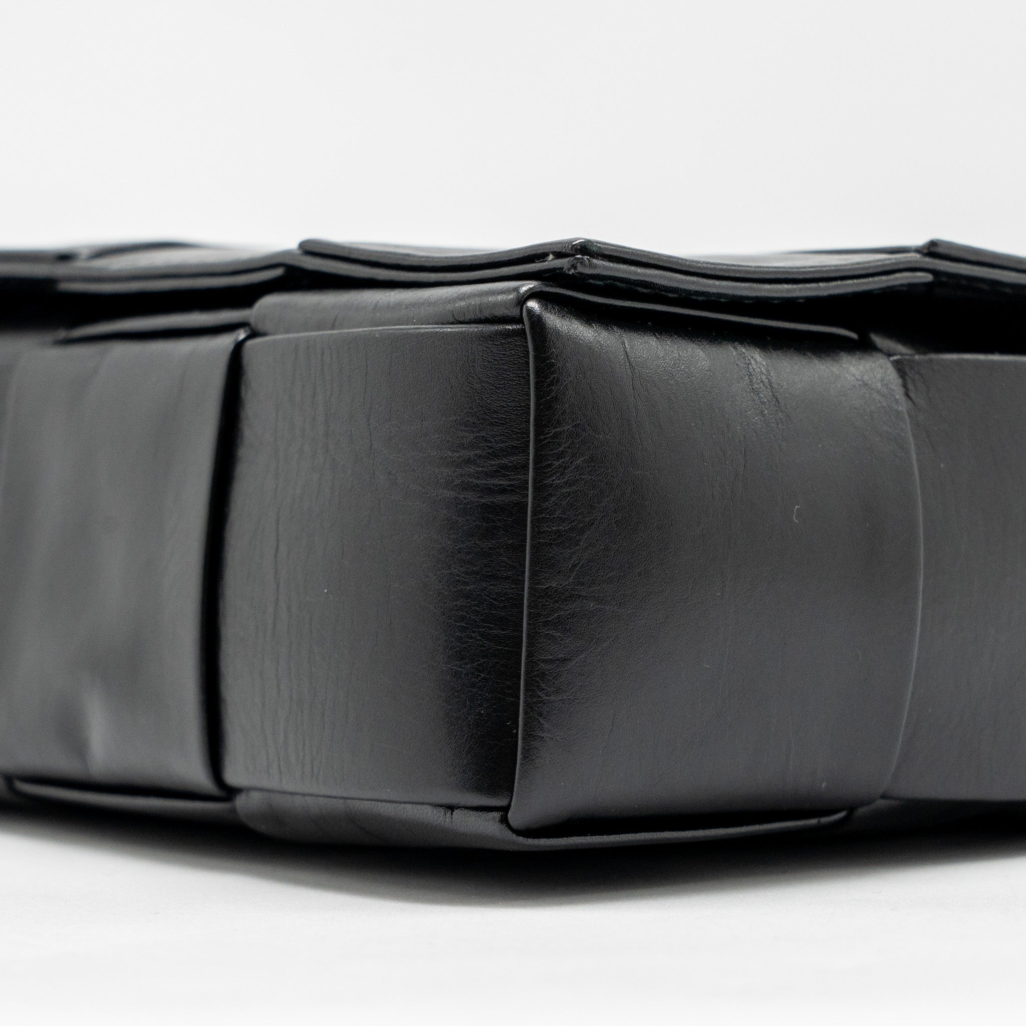 bottega-veneta-cassette-messenger-bag-calfskin-black-shw