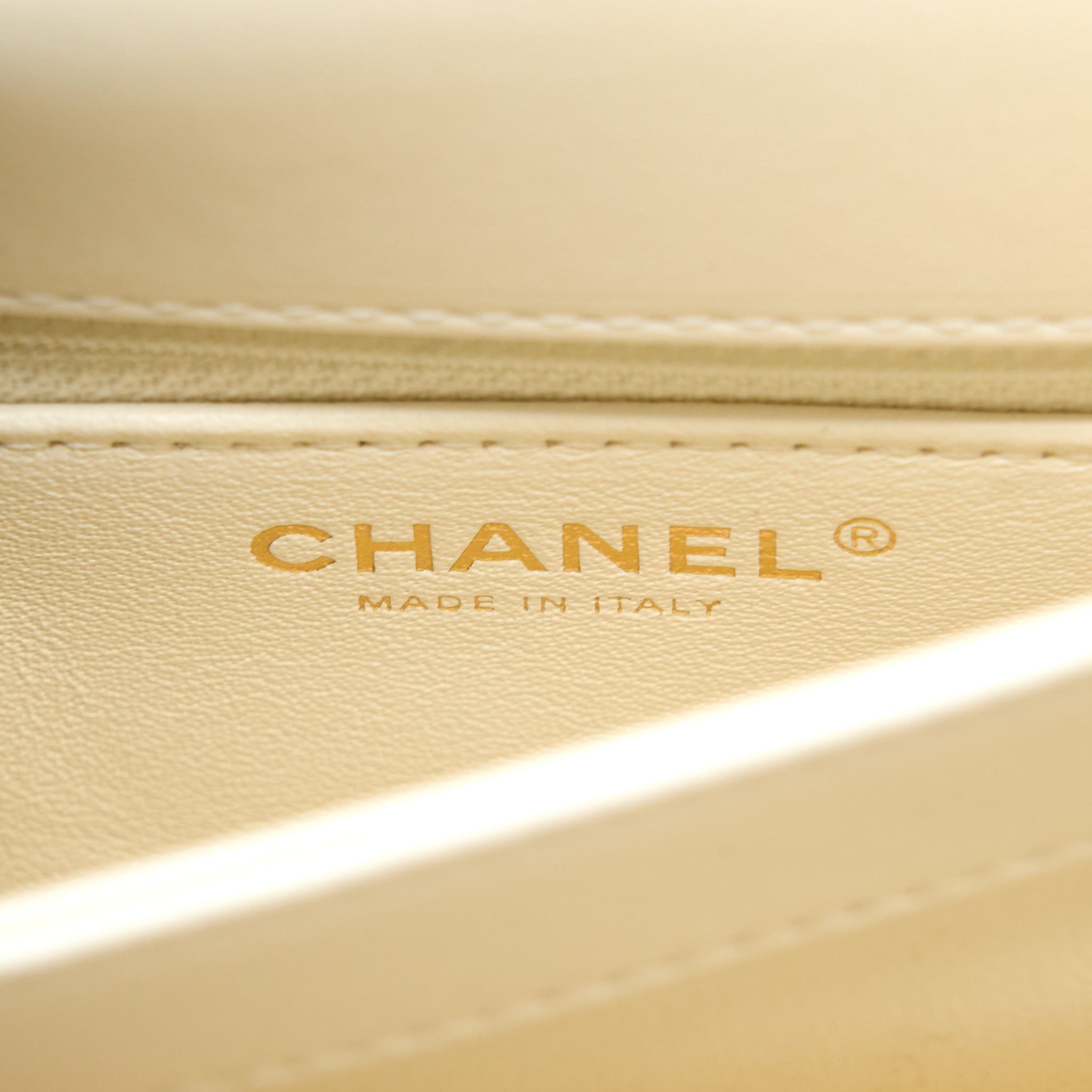 chanel-small-trendy-cc-lambskin-white-rghw-microchip