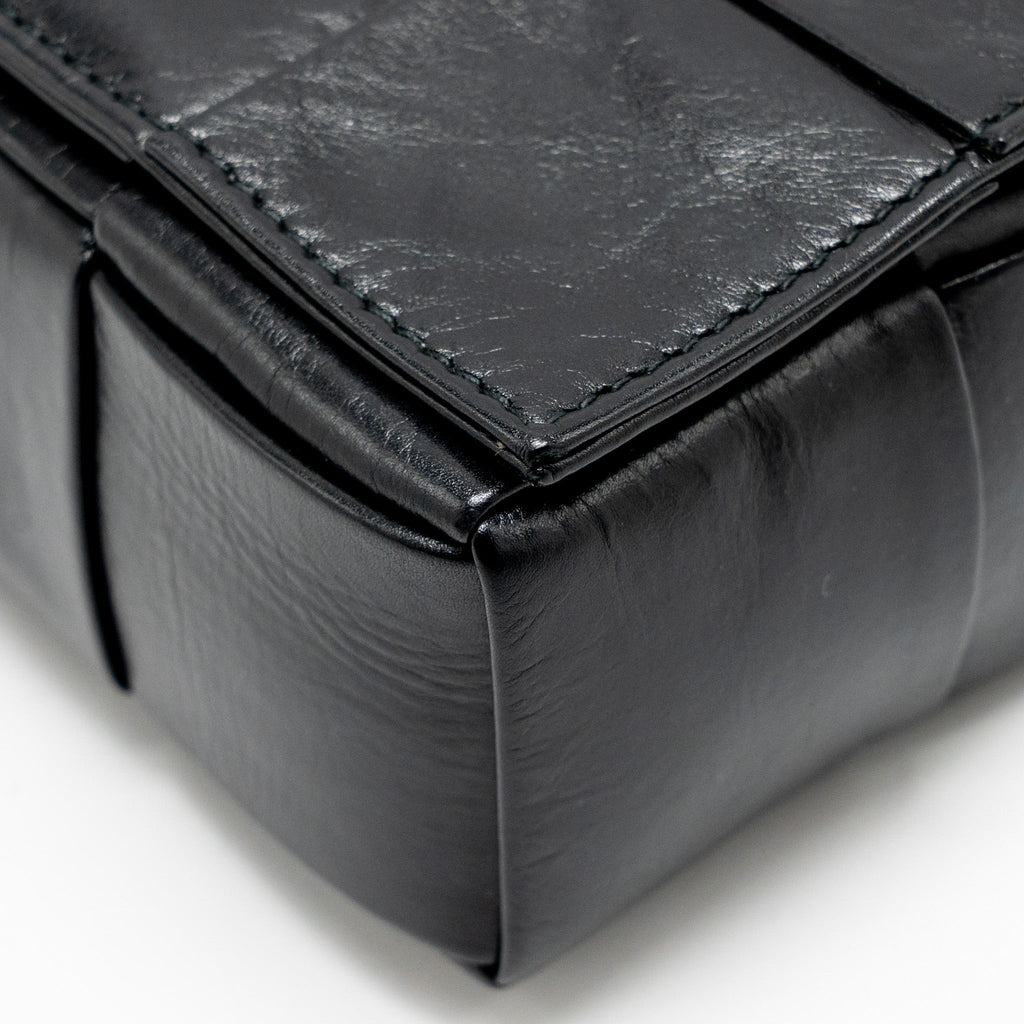 bottega-veneta-cassette-messenger-bag-calfskin-black-shw