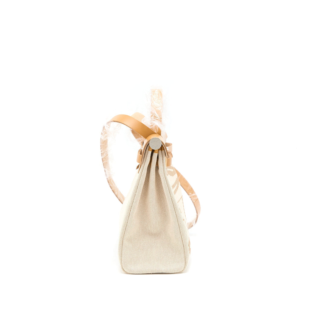 hermes-herbag-zip-31-toile-h-en-relief-brides-sable-ecru-beige-nat-sable-stamp-z