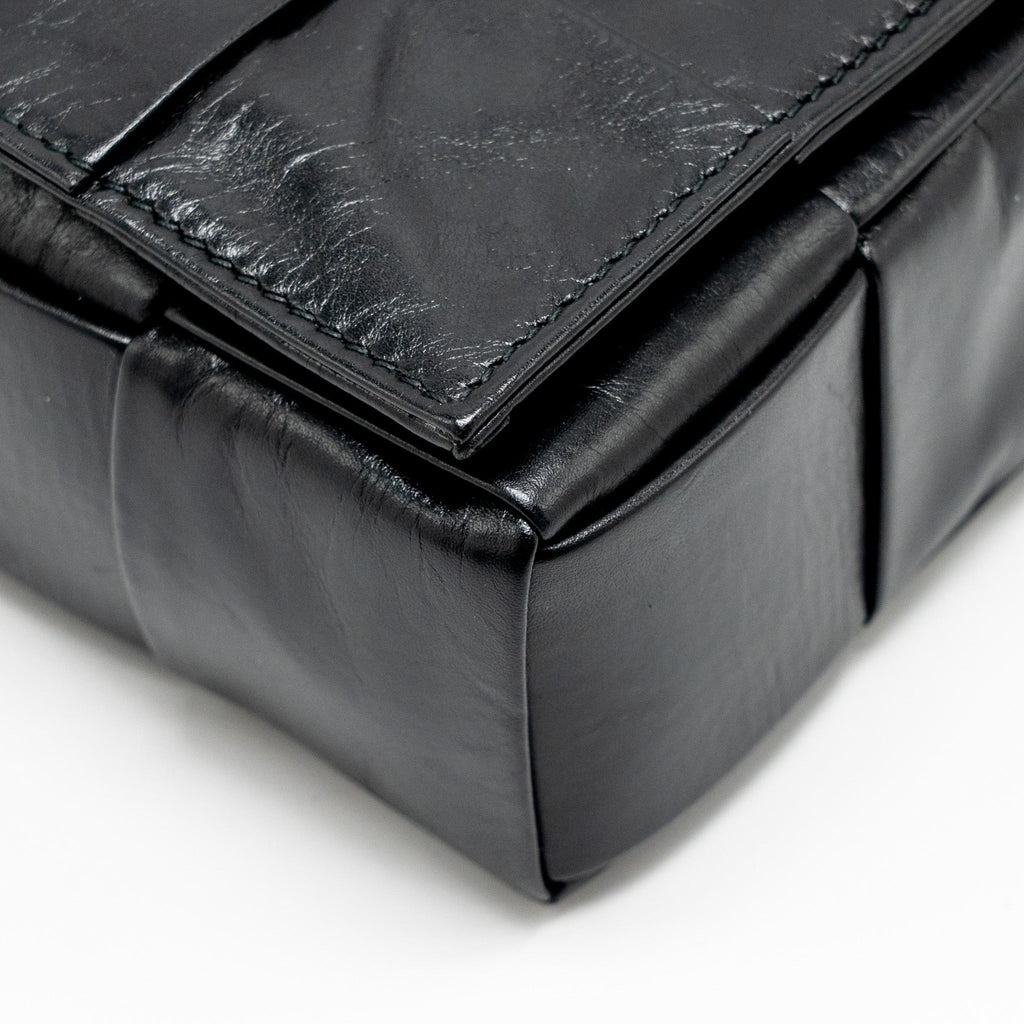bottega-veneta-cassette-messenger-bag-calfskin-black-shw