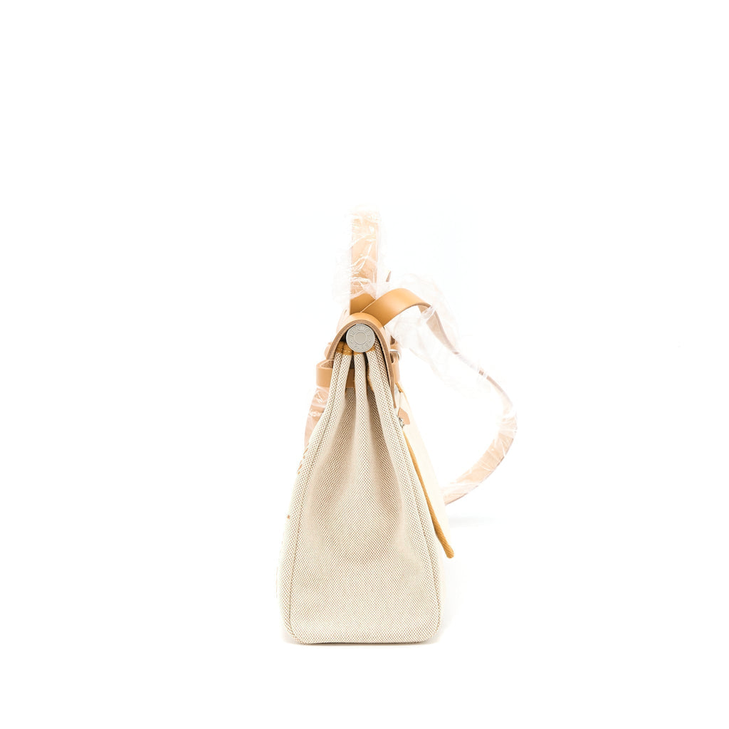 hermes-herbag-zip-31-toile-h-en-relief-brides-sable-ecru-beige-nat-sable-stamp-z