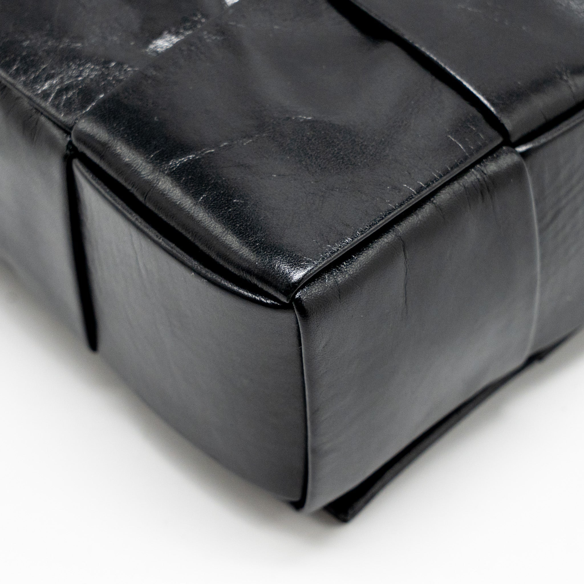 bottega-veneta-cassette-messenger-bag-calfskin-black-shw