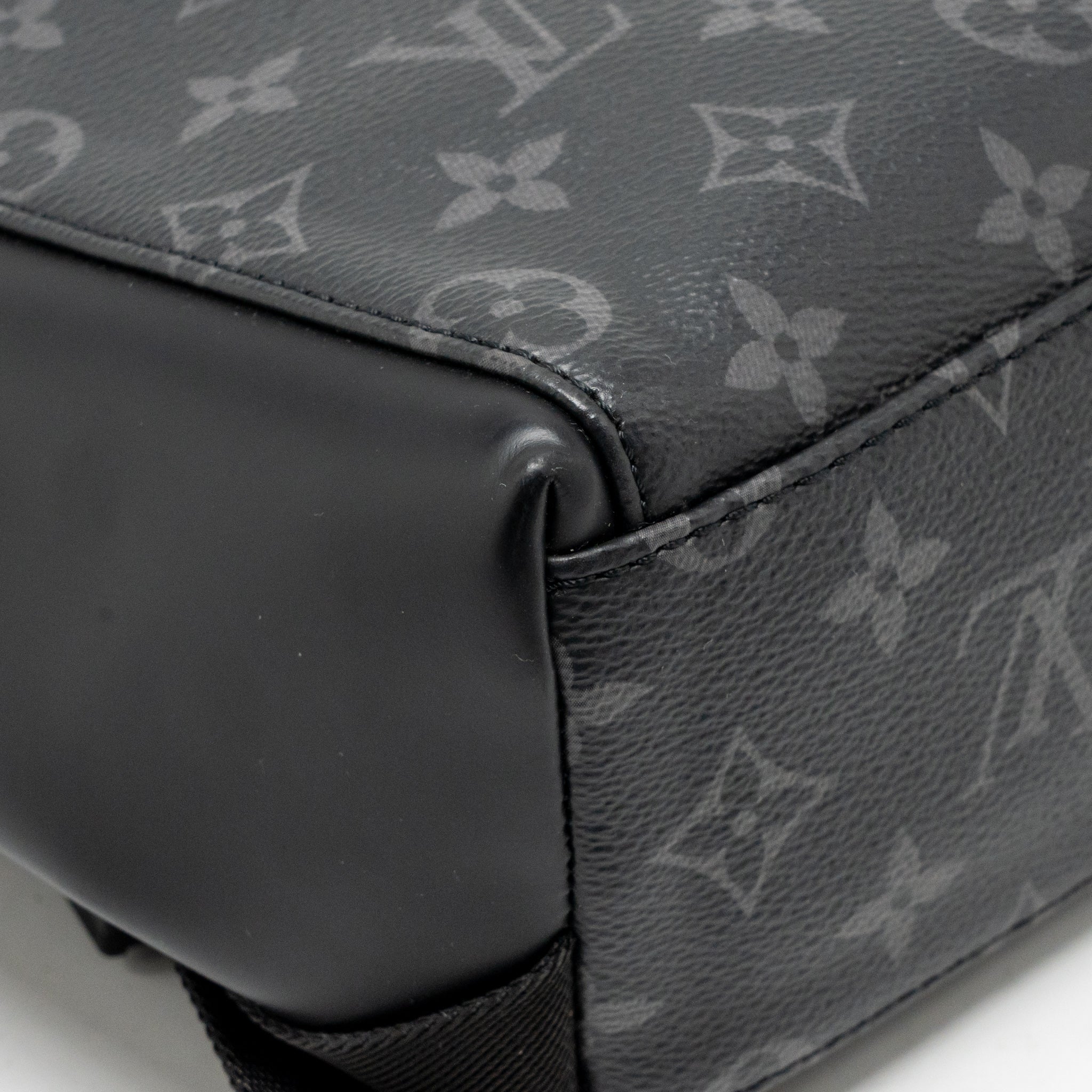 louis-vuitton-messenger-voyager-pm-monogram-eclipse-black-shw