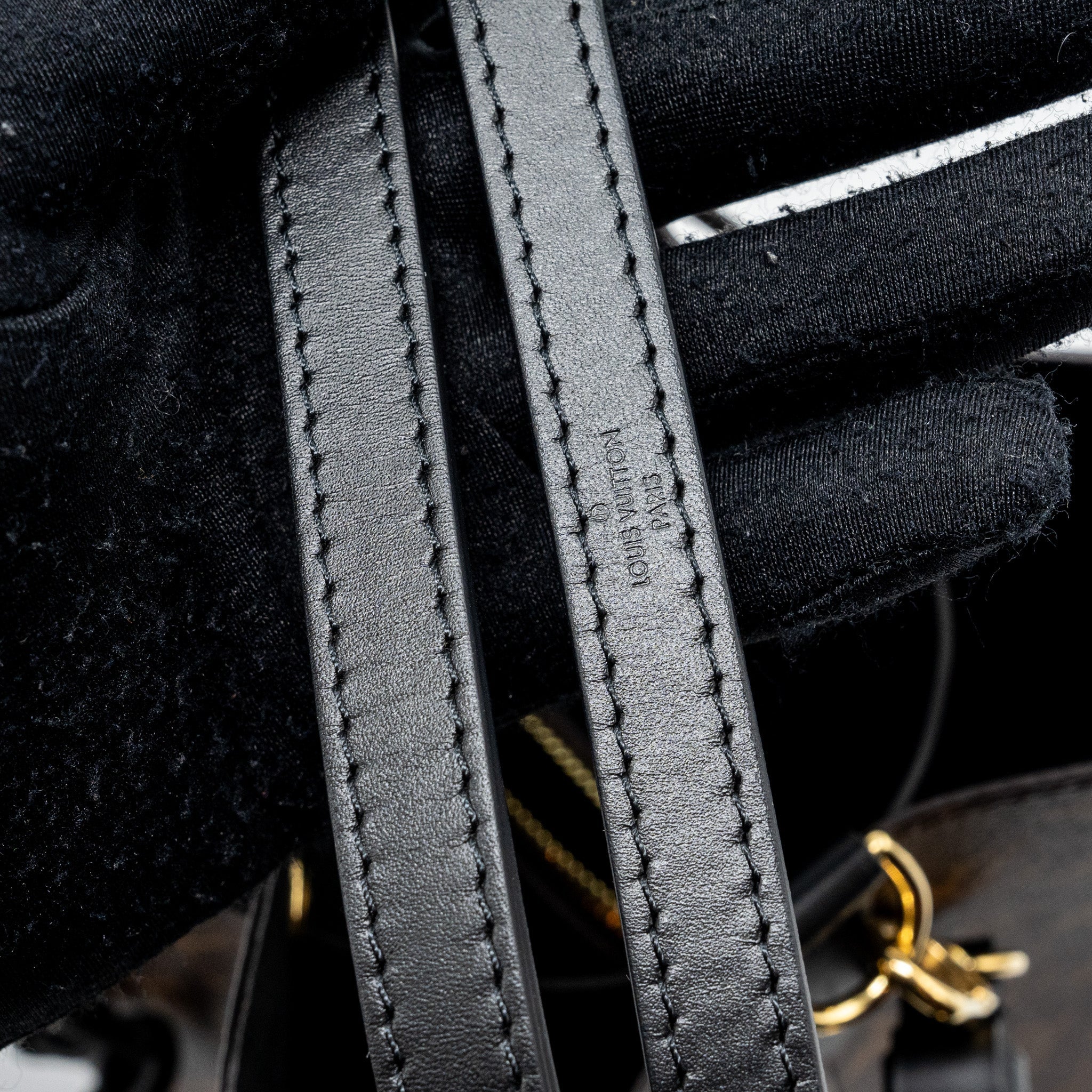 louis-vuitton-neonoe-monogram-canvas-black-ghw-2