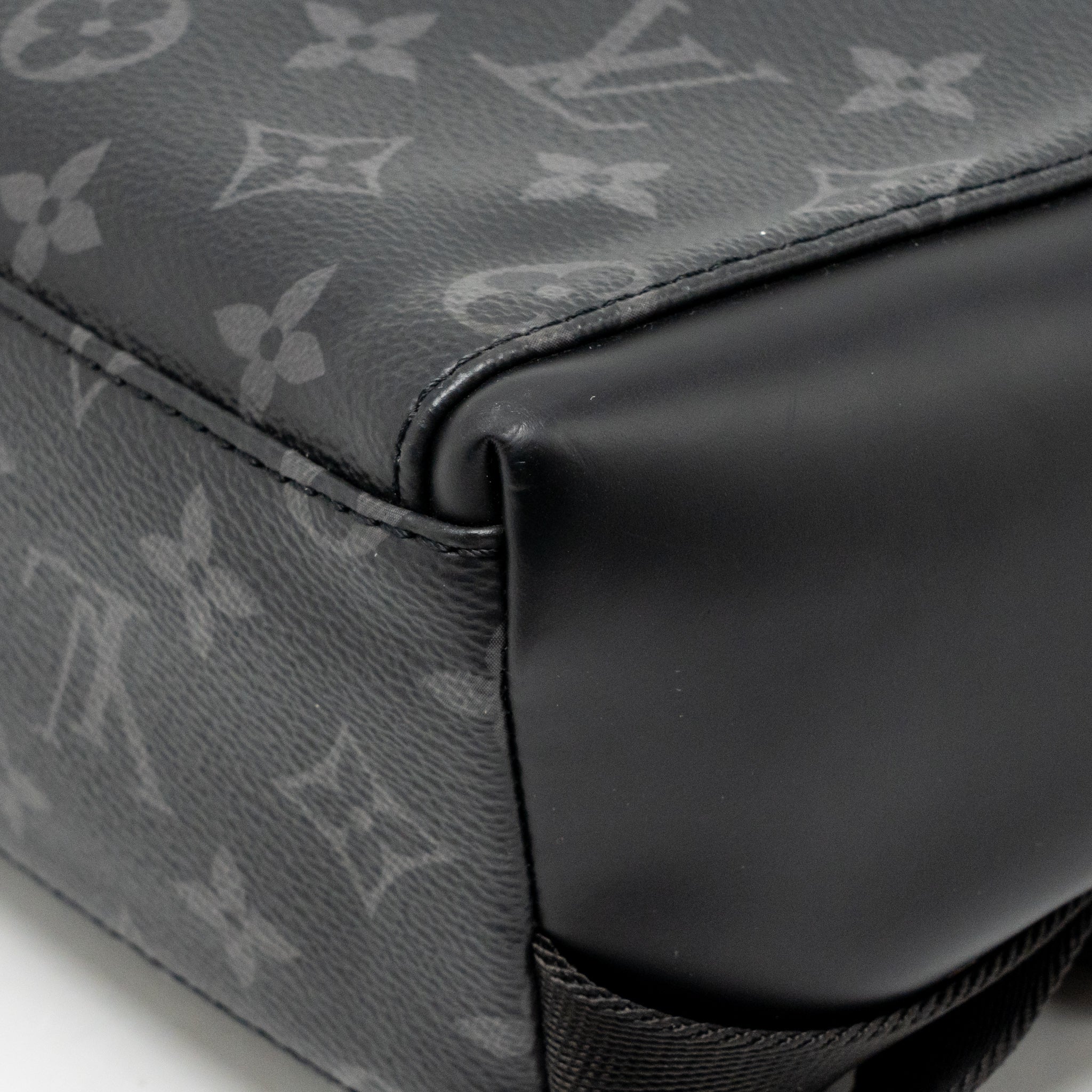 louis-vuitton-messenger-voyager-pm-monogram-eclipse-black-shw