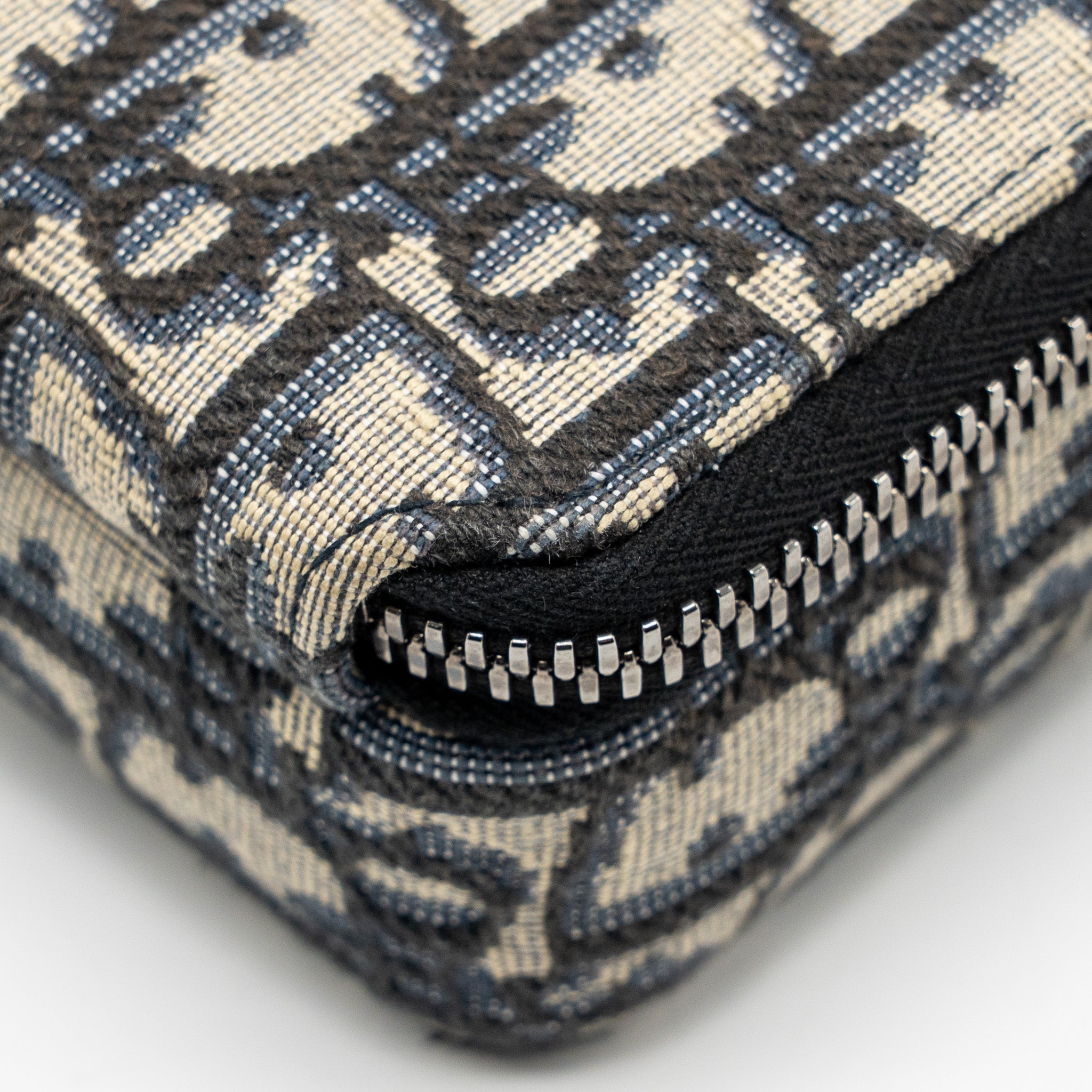dior-wallet-on-strap-oblique-jacquard-canvas-leather-blue-shw