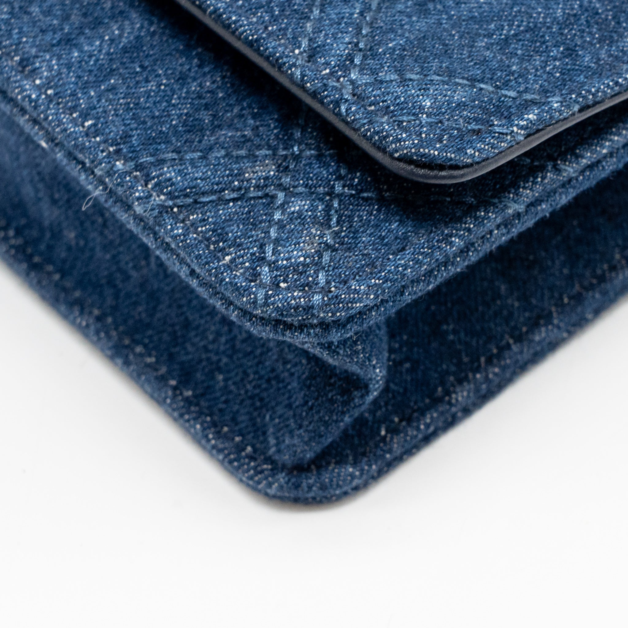 chanel-19-wallet-on-chain-denim-dark-blue-multicolor-hardware-microchip