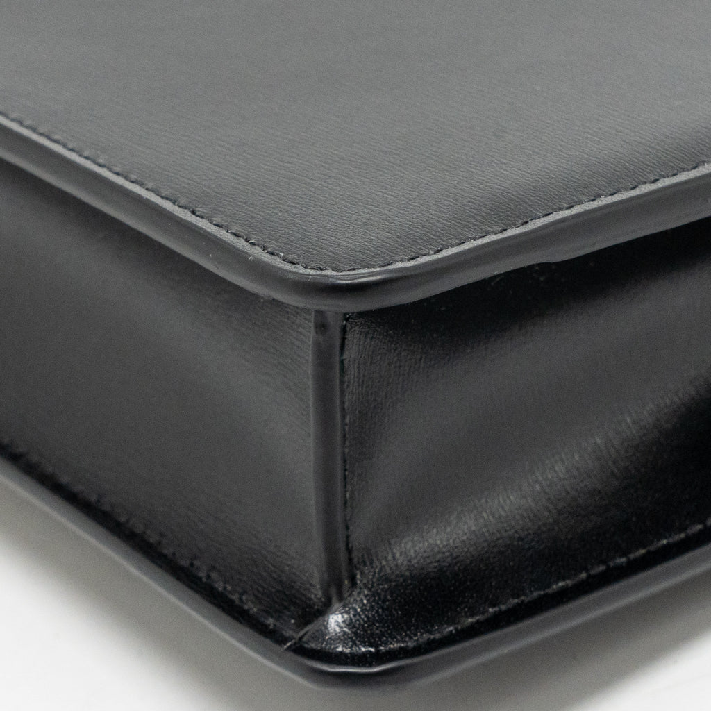 celine-wallet-on-chain-margo-calfskin-black-ghw