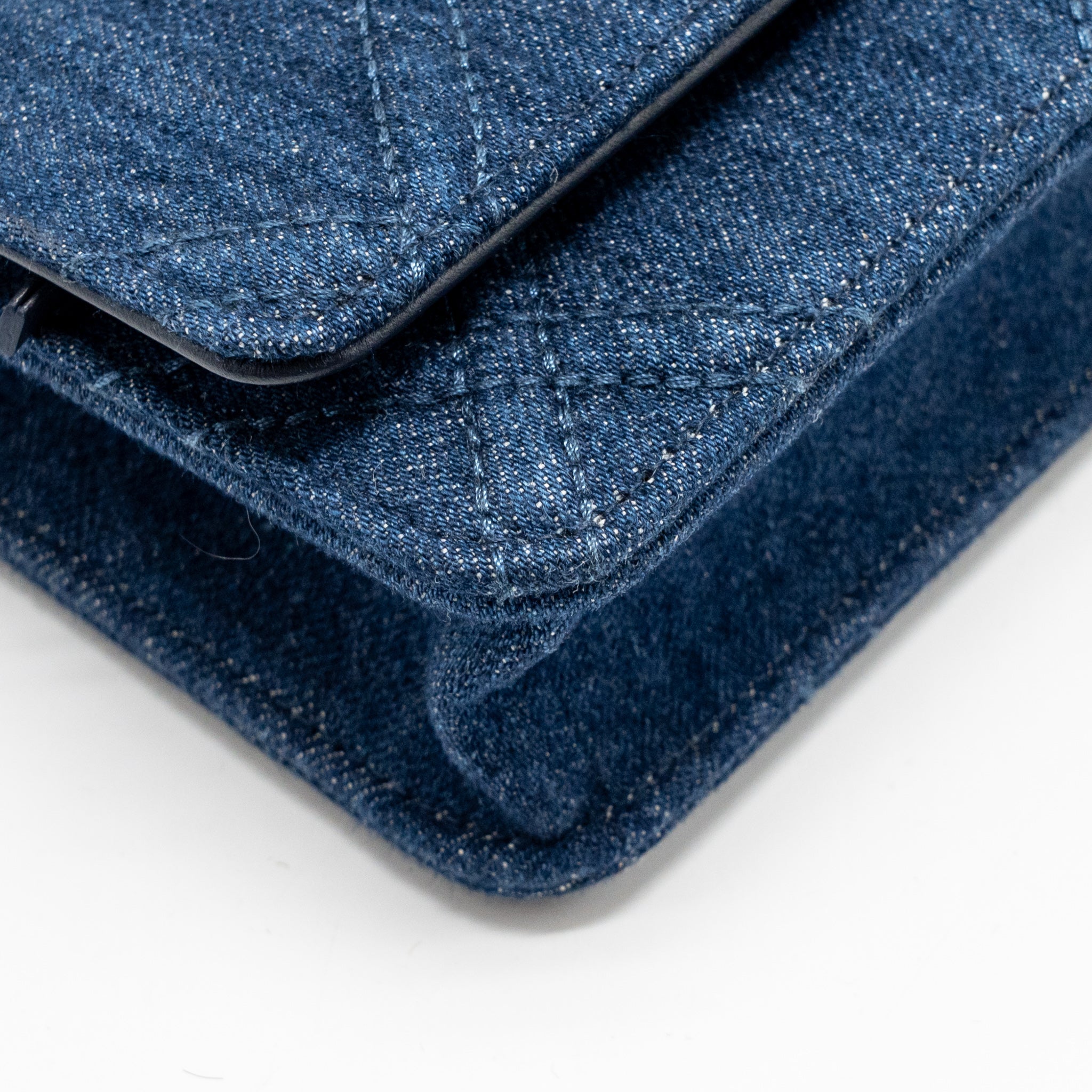 chanel-19-wallet-on-chain-denim-dark-blue-multicolor-hardware-microchip