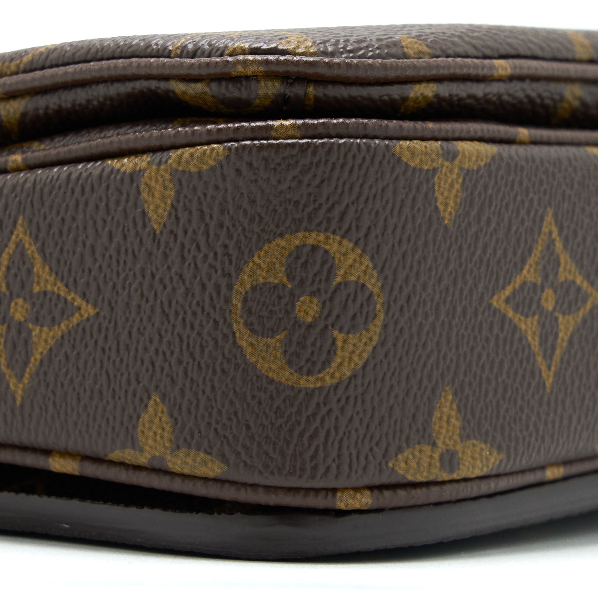 louis-vuitton-pochette-metis-monogram-canvas-ghw-10
