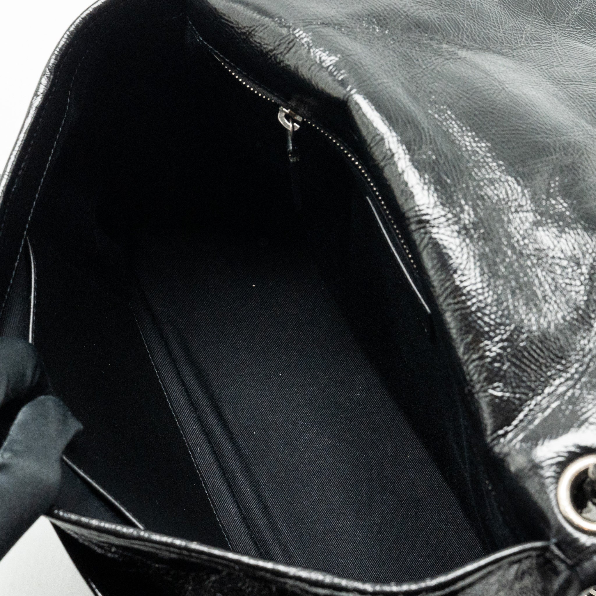 saint-laurent-ysl-medium-niki-calfskin-black-shw-1