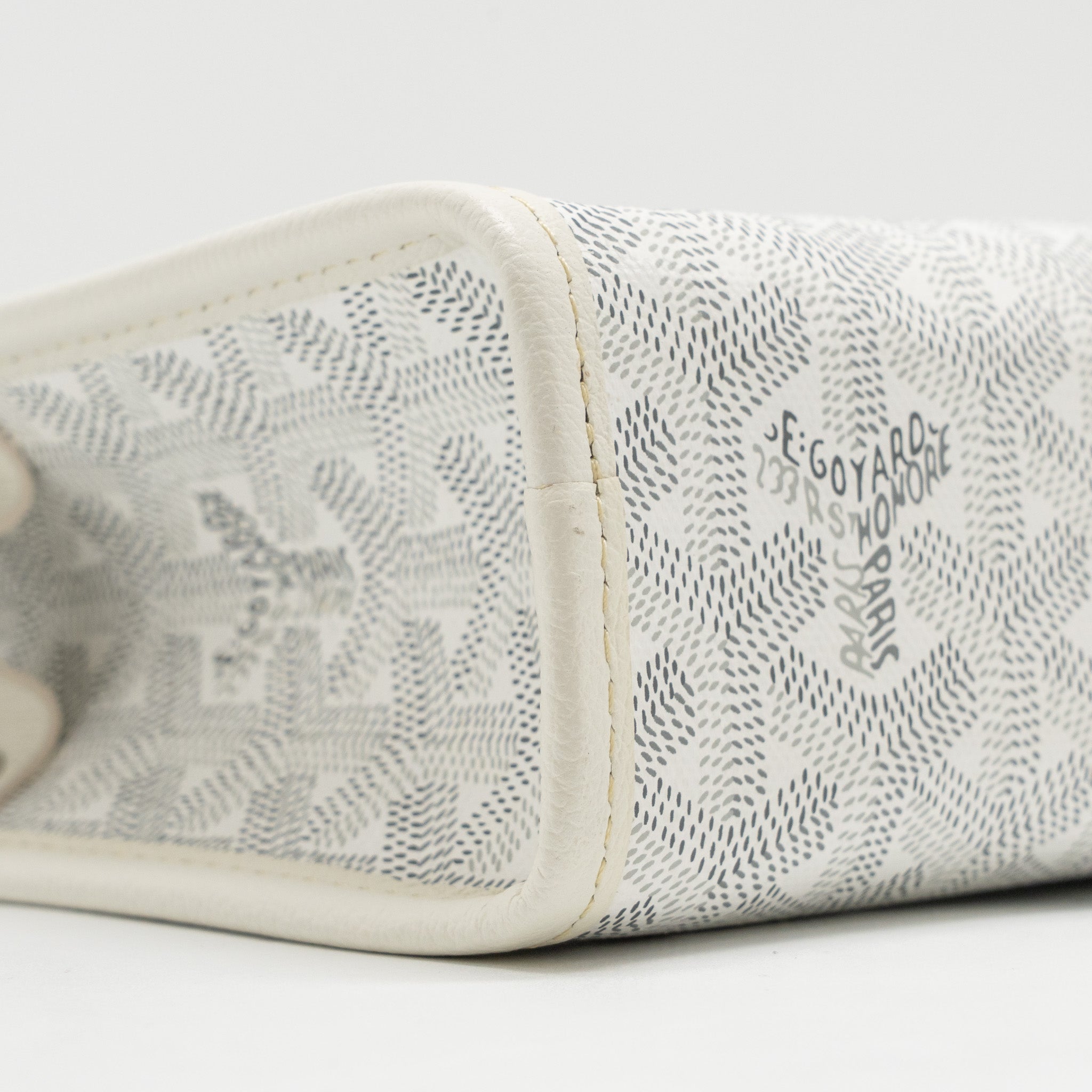goyard-jouvence-mm-toiletry-bag-goyardine-canvas-white-shw-copy
